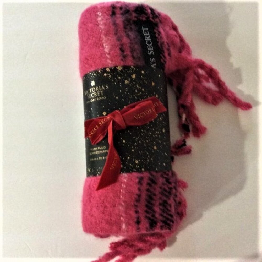 VICTORIA'S SECRET FUCHSIA PLUSH SCARF - Picture 5 of 7